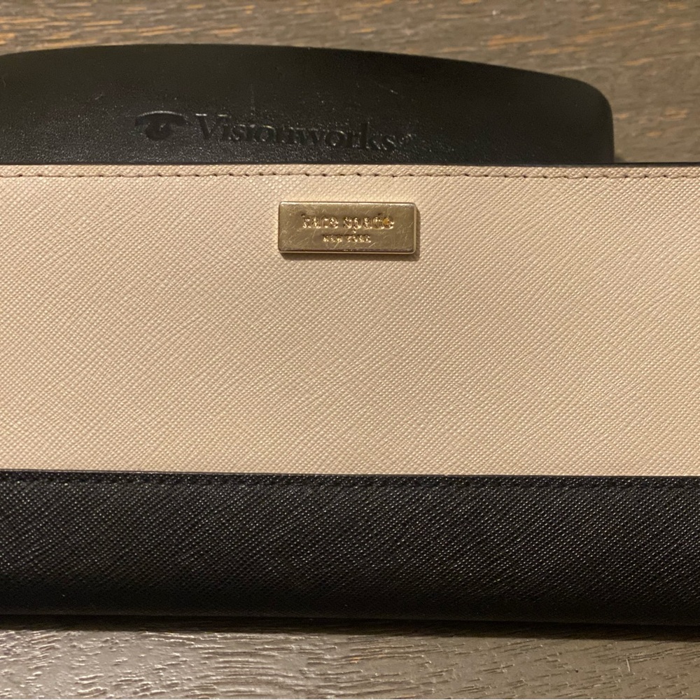 Kate Spade Black and Cream Wallet Sleek Design